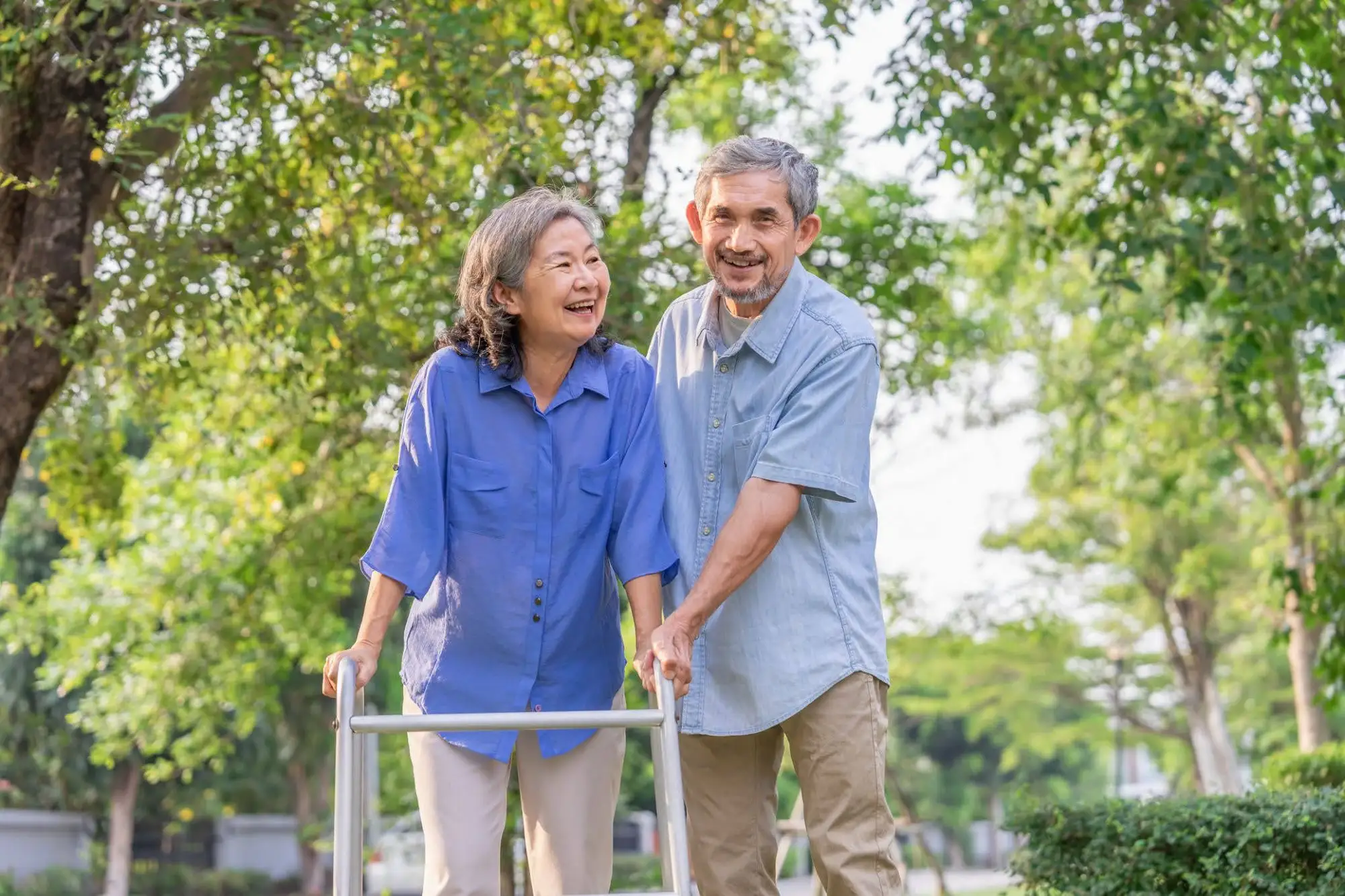 An elderly couple discussing senior living options for assisted living and memory care in Hingham, MA, in addition to a senior care transition to a community like Allerton House Hingham.